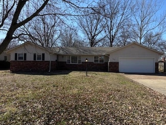 727 N Carbon St, Girard, KS 66743