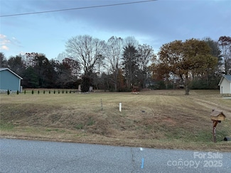204 Vfw Rd, Morganton, NC 28655