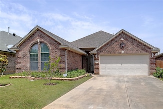 8955 River Falls Dr, Fort Worth, TX 76118