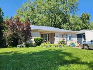 526 E Stenzil St, North Tonawanda, NY 14120