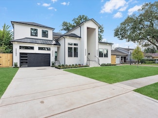 811 Woodstock St, Bellaire, TX 77401