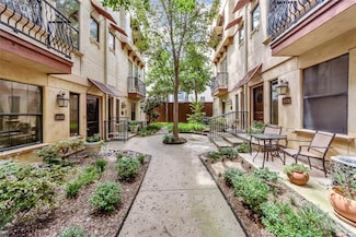 1016 Pavillion St, Dallas, TX 75204