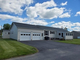 3 Hickory Dr, Norway, ME 04268