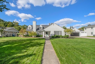 2821 Elmwood Dr SE, Grand Rapids, MI 49506