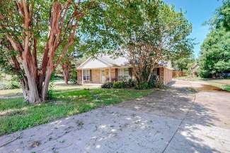 3906 Larkin Ln, Garland, TX 75043
