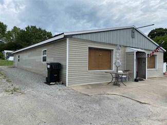 22 W Mill St, Bloomfield, IN 47424