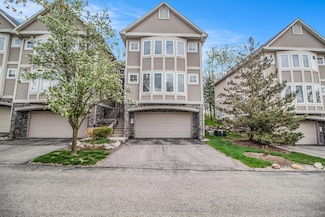 237 Old Creek Dr Unit 8, Saline, MI 48176