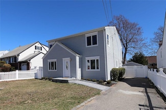 2389 Spruce St, Seaford, NY 11783