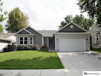 821 Glenarbor Dr, Lincoln, NE 68512