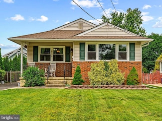 208 N Warwick Rd, Magnolia, NJ 08049