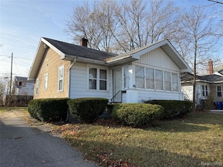2209 Raskob St, Flint, MI 48504