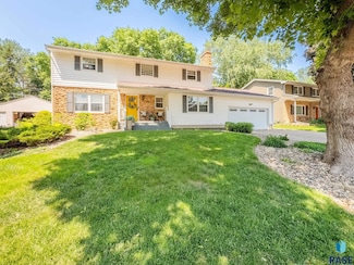 2709 S Elmwood Ave, Sioux Falls, SD 57105
