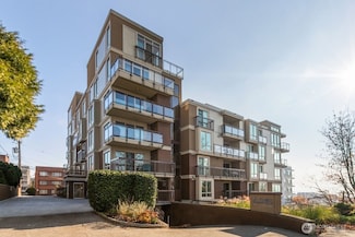 500 5th Ave W Unit 402, Seattle, WA 98119