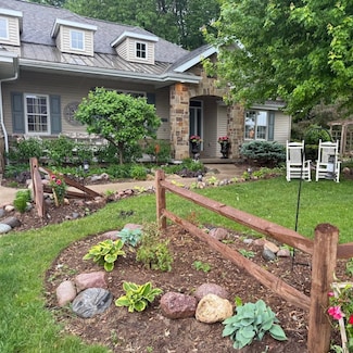 1163 Ava Ct, Neenah, WI 54956