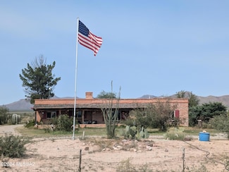 461 N Hamilton Rd, Willcox, AZ 85643