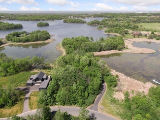 981 Peninsula Point Rd, Shakopee, MN 55379