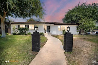 135 La Mesa Dr, Bakersfield, CA 93305