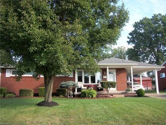 1596 Lois St, Belpre, OH 45714