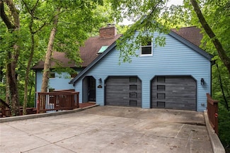 5420 NW Foxhill Rd, Parkville, MO 64152