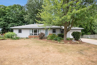 1200 Elmwood Dr, Jenison, MI 49428