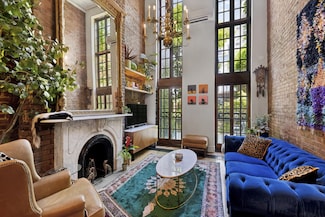 353 W 22nd St, New York, NY 10011