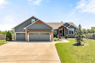 2916 N Woodridge Ct, Wichita, KS 67226