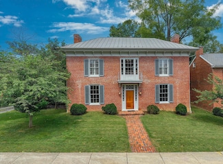 321 S Main St, Lexington, VA 24450