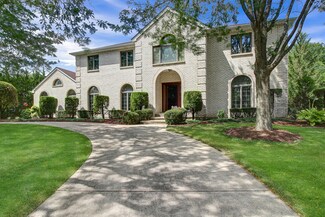 2 Saddle Ct, Burr Ridge, IL 60527