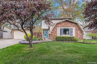 4036 Cypress Dr, Troy, MI 48085