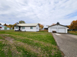 980 Kalmia St, Kettle Falls, WA 99141