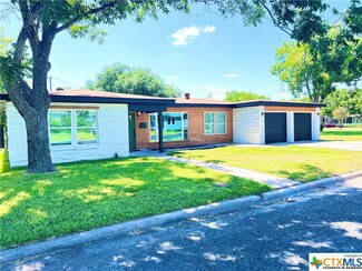 306 Lariat Ln, Victoria, TX 77901