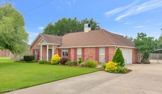 1085 Debra Dr, Breaux Bridge, LA 70517