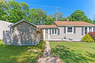 15 Nathaniel St, Plymouth, MA 02360