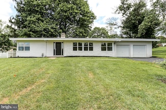 131 Country Club Rd, Red Lion, PA 17356
