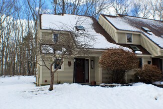 4 Linwood Rd, Freeport, ME 04032