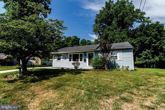 9 College Cir, Stratford, NJ 08084