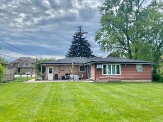 8549 Moody Ave, Burbank, IL 60459