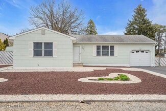 300 Oakdale St, Toms River, NJ 08757
