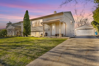 1824 Endicott Cir, Carpentersville, IL 60110