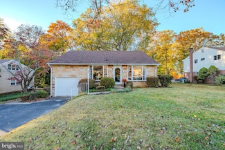 12 Lincoln Ln, Broomall, PA 19008