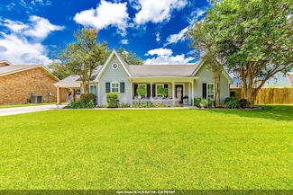204 Lake Crescent Cir, Houma, LA 70360