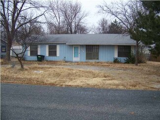 426 W Lewis St, Udall, KS 67146