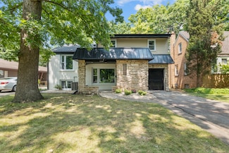 2200 W Crescent Ave, Park Ridge, IL 60068