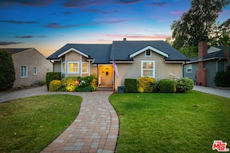 5711 Colbath Ave, Van Nuys, CA 91401