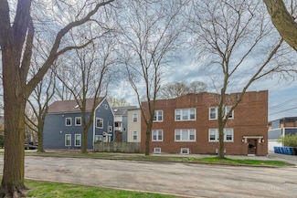 2239 W Cornelia Ave, Chicago, IL 60618