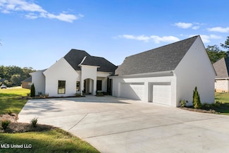111 Grand Oak Blvd, Clinton, MS 39056