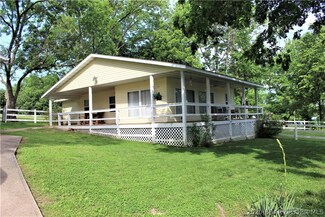 32083 Venture Rd, Stover, MO 65078