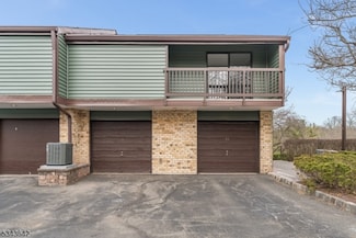 24 Ridgedale Dr, Annandale, NJ 08801