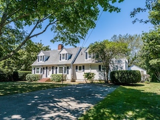 81 Beebe Acres Rd, Falmouth, MA 02540