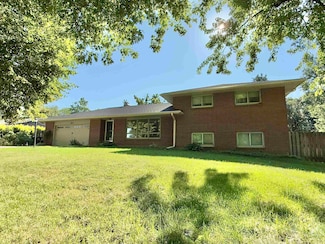 1254 N 8th St, Seward, NE 68434